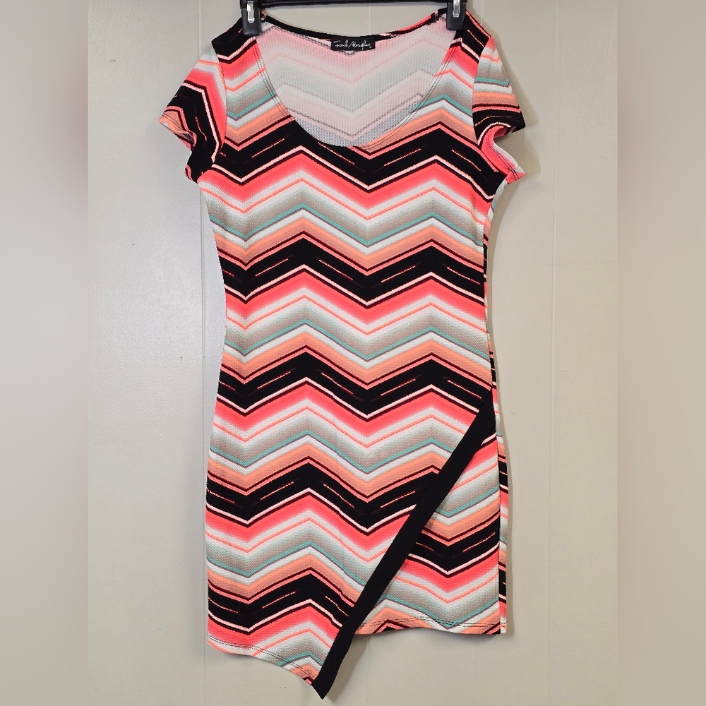 🔴Chevron Patterned Dress in Pink and Black